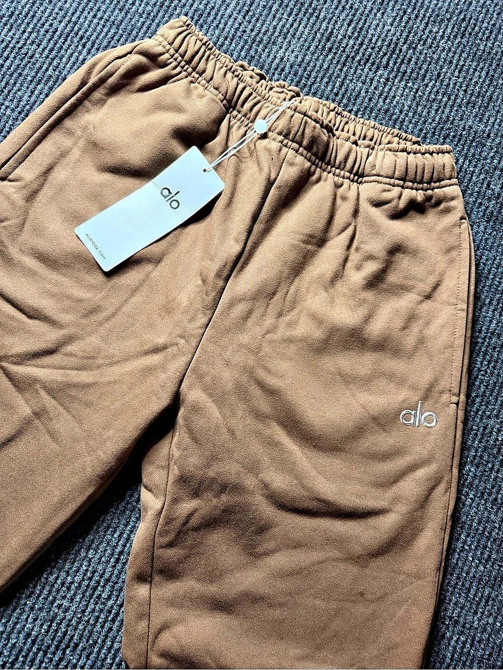 NWT Alo Yoga Accolade Straight Leg Sweatpant Men's Small Tan Brown New In Bag
